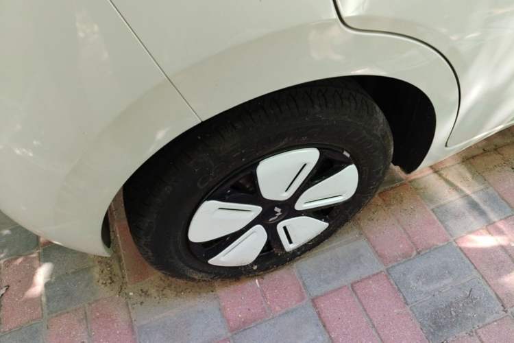 Used Wuling Hongguang MINIEV 2025 Four-Door Version Advanced Edition Exterior 5