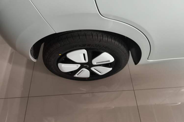Used Wuling Hongguang MINIEV 2025 Four-Door Version Advanced Edition Exterior 5