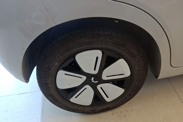 Used Wuling Hongguang MINIEV 2025 Four-Door Version Premium Edition Exterior 5