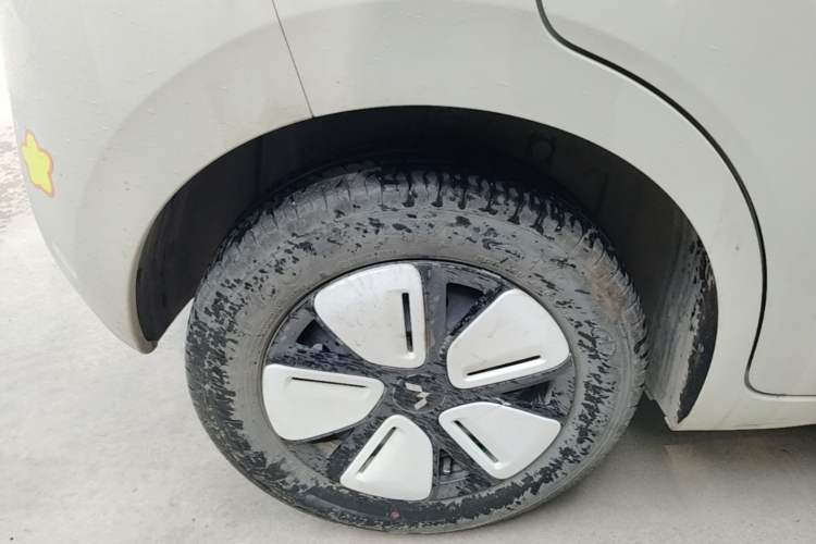 Used Wuling Hongguang MINIEV 2025 Four-Door Version Advanced Edition Exterior 5