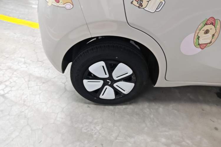 Used Wuling Hongguang MINIEV 2025 Four-Door Version Advanced Edition Exterior 5