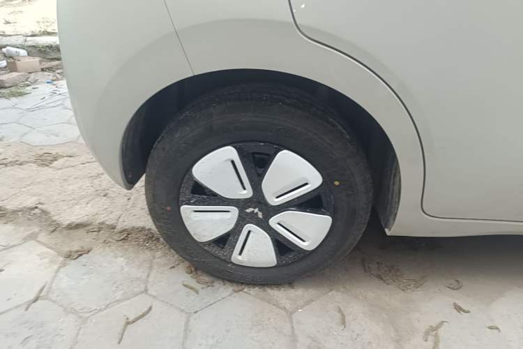 Used Wuling Hongguang MINIEV 2025 Four-Door Version Advanced Edition Exterior 5