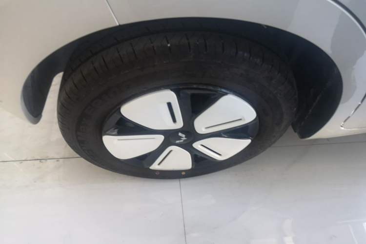Used Wuling Hongguang MINIEV 2025 Four-Door Version Zhenxiang+ Edition Exterior 5
