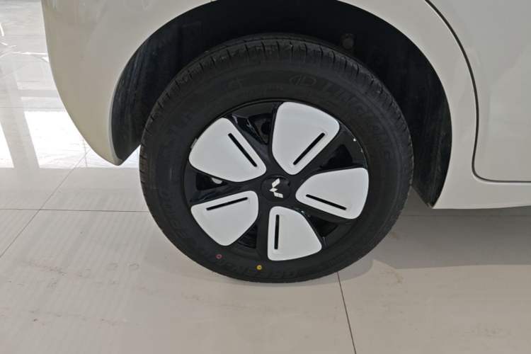 Used Wuling Hongguang MINIEV 2025 Four-Door Version Advanced Edition Exterior 5