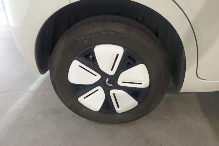 Used Wuling Hongguang MINIEV 2025 Four-Door Version Advanced Edition Exterior 5