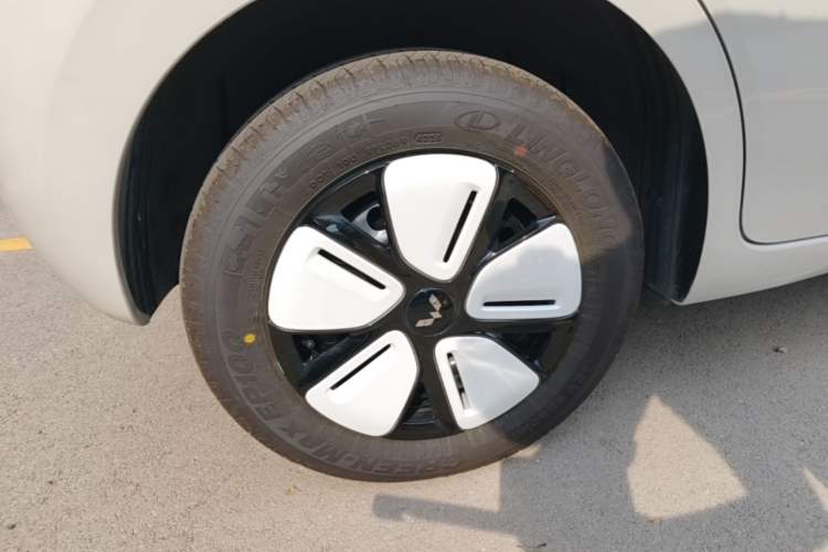 Used Wuling Hongguang MINIEV 2025 Four-Door Version Advanced Edition Exterior 5