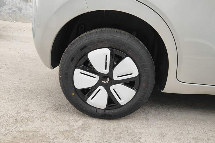 Used Wuling Hongguang MINIEV 2025 Four-Door Version Advanced Edition Exterior 5