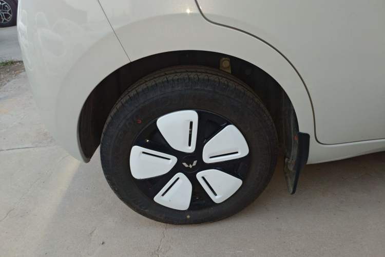 Used Wuling Hongguang MINIEV 2025 Four-Door Version Advanced Edition Exterior 5