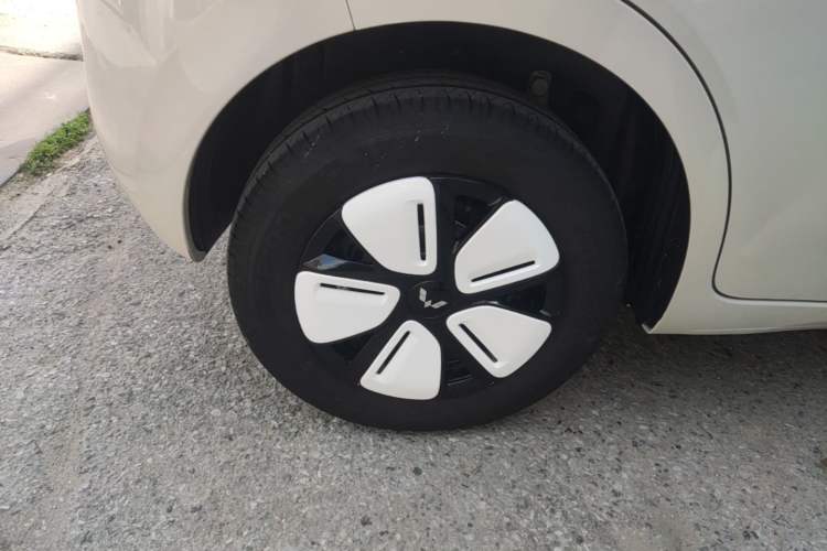 Used Wuling Hongguang MINIEV 2025 Four-Door Version Advanced Edition Exterior 5
