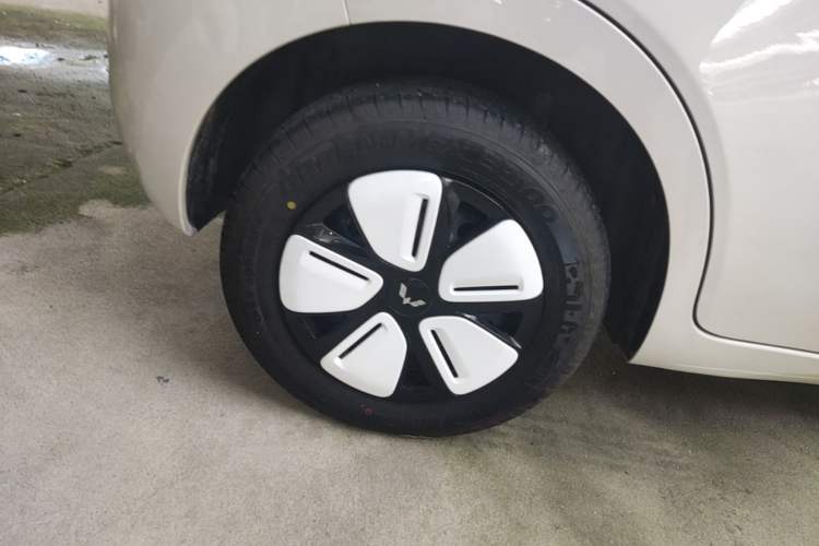 Used Wuling Hongguang MINIEV 2025 Four-Door Version Advanced Edition Exterior 5