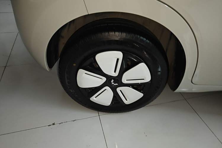 Used Wuling Hongguang MINIEV 2025 Four-Door Version Zhenxiang+ Edition Exterior 5