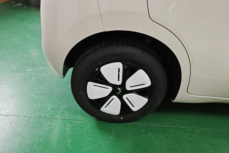 Used Wuling Hongguang MINIEV 2025 Four-Door Version Advanced Edition Exterior 5