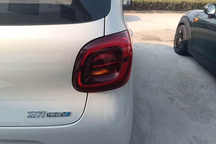 Used Wuling Hongguang MINIEV 2025 Four-Door Version Advanced Edition Exterior 6