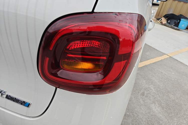 Used Wuling Hongguang MINIEV 2025 Four-Door Version Advanced Edition Exterior 6