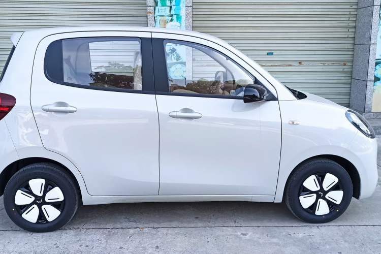 Used Wuling Hongguang MINIEV 2025 Four-Door Version Advanced Edition Exterior 6
