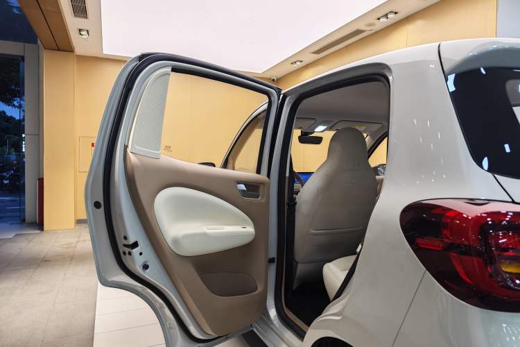 Used Wuling Hongguang MINIEV 2025 Four-Door Version Premium Edition Exterior 7