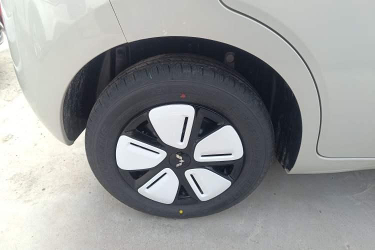 Used Wuling Hongguang MINIEV 2025 Four-Door Version Advanced Edition Exterior 8