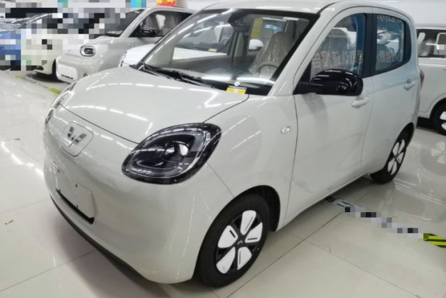 Ojetý Wuling Hongguang MINIEV 2025 Four-Door Version Advanced Edition