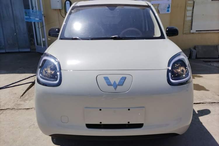 Used Wuling Hongguang MINIEV 2025 Four-Door Version Advanced Edition Front