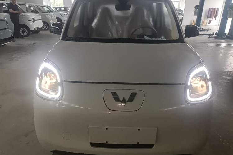 Used Wuling Hongguang MINIEV 2025 Four-Door Version Advanced Edition Front