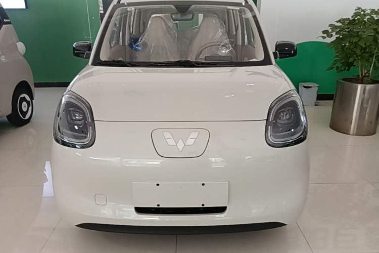 Used Wuling Hongguang MINIEV 2025 Four-Door Version Advanced Edition Front