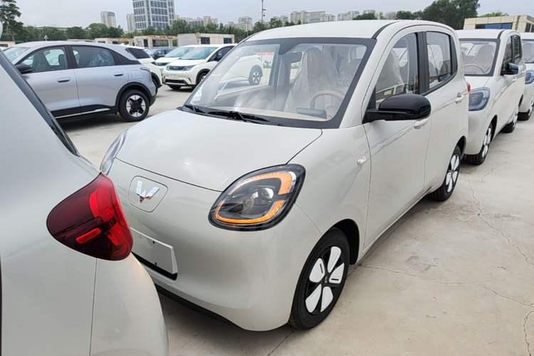 Used Wuling Hongguang MINIEV 2025 Four-Door Version Advanced Edition Front