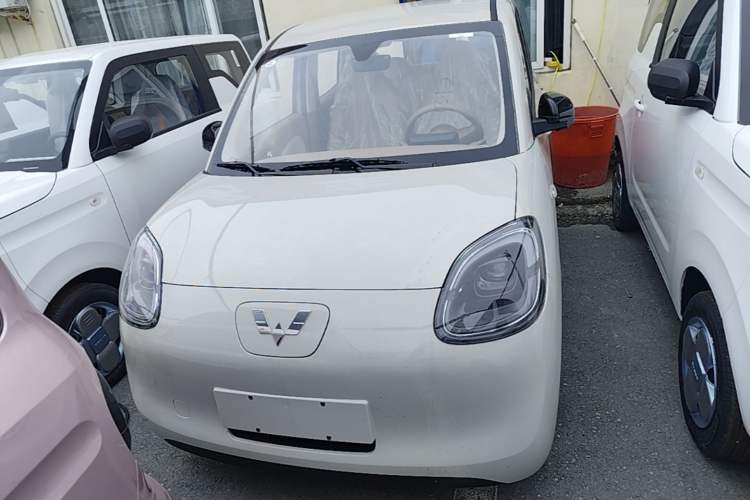 Used Wuling Hongguang MINIEV 2025 Four-Door Version Advanced Edition Front