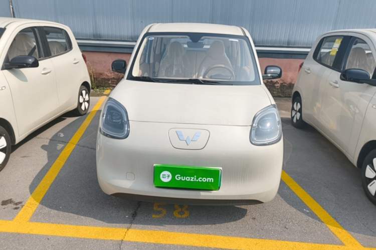 Used Wuling Hongguang MINIEV 2025 Four-Door Version Advanced Edition Front