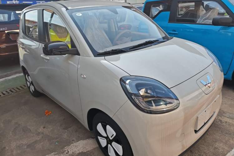 Used Wuling Hongguang MINIEV 2025 Four-Door Version Advanced Edition Front Right 45 Deg