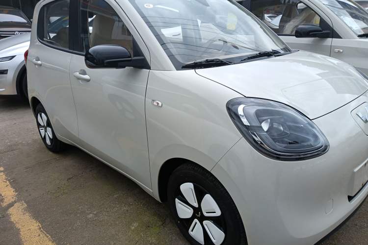 Used Wuling Hongguang MINIEV 2025 Four-Door Version Advanced Edition Front Right 45 Deg