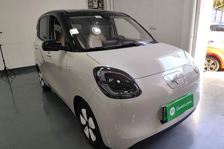Used Wuling Hongguang MINIEV 2025 Four-Door Version Premium Edition Front Right 45 Deg