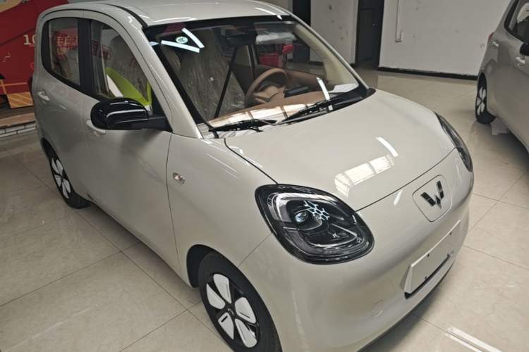Used Wuling Hongguang MINIEV 2025 Four-Door Version Premium Edition Front Right 45 Deg