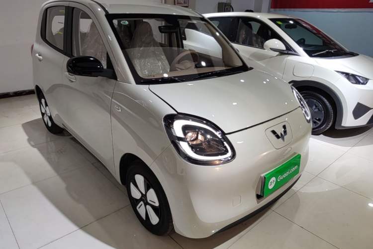 Used Wuling Hongguang MINIEV 2025 Four-Door Version Advanced Edition Front Right 45 Deg