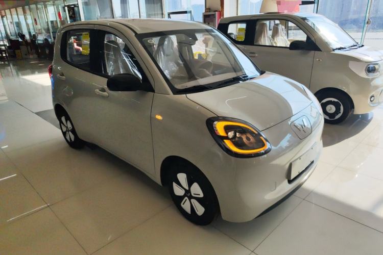 Used Wuling Hongguang MINIEV 2025 Four-Door Version Advanced Edition Front Right 45 Deg