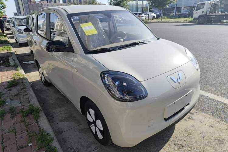 Used Wuling Hongguang MINIEV 2025 Four-Door Version Advanced Edition Front Right 45 Deg
