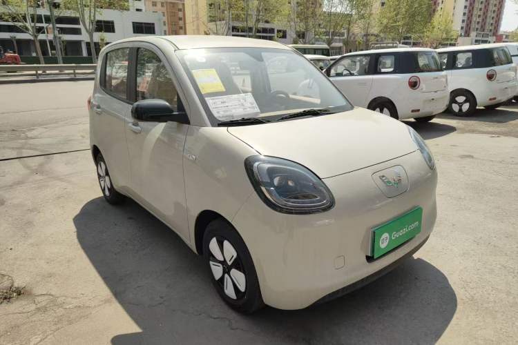 Used Wuling Hongguang MINIEV 2025 Four-Door Version Advanced Edition Front Right 45 Deg