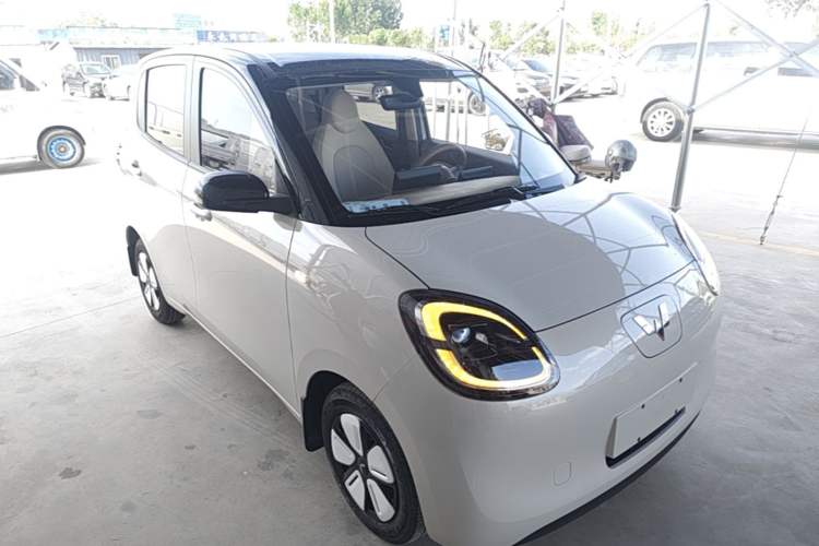 Used Wuling Hongguang MINIEV 2025 Four-Door Version Premium Edition Front Right 45 Deg