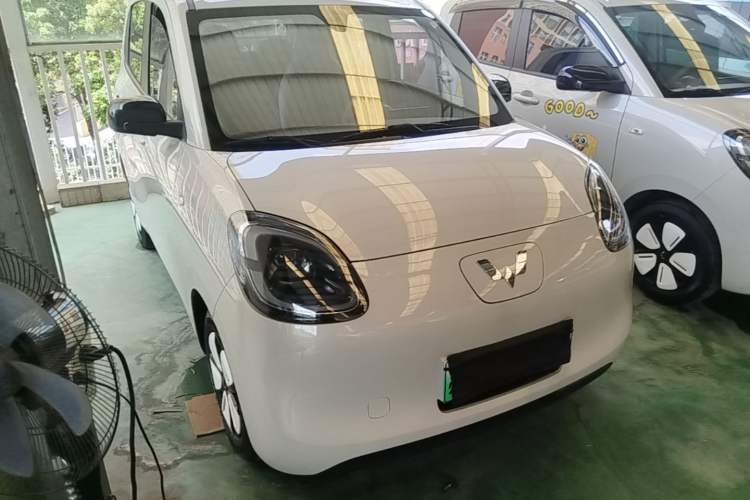 Used Wuling Hongguang MINIEV 2025 Four-Door Version Advanced Edition Front Right 45 Deg