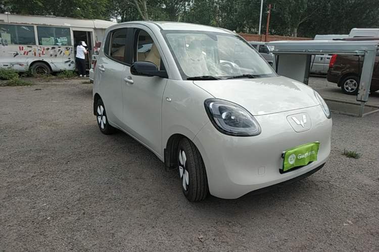 Used Wuling Hongguang MINIEV 2025 Four-Door Version Advanced Edition Front Right 45 Deg