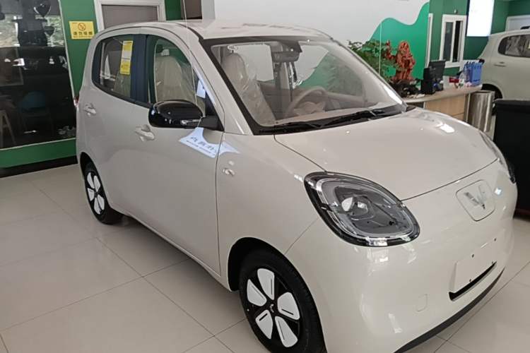 Used Wuling Hongguang MINIEV 2025 Four-Door Version Advanced Edition Front Right 45 Deg