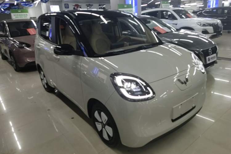 Used Wuling Hongguang MINIEV 2025 Four-Door Version Zhenxiang+ Edition Front Right 45 Deg