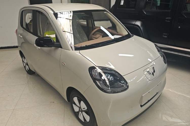Used Wuling Hongguang MINIEV 2025 Four-Door Version Premium Edition Front Right 45 Deg