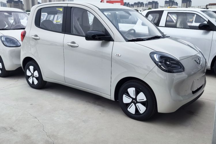 Used Wuling Hongguang MINIEV 2025 Four-Door Version Advanced Edition Front Right 45 Deg