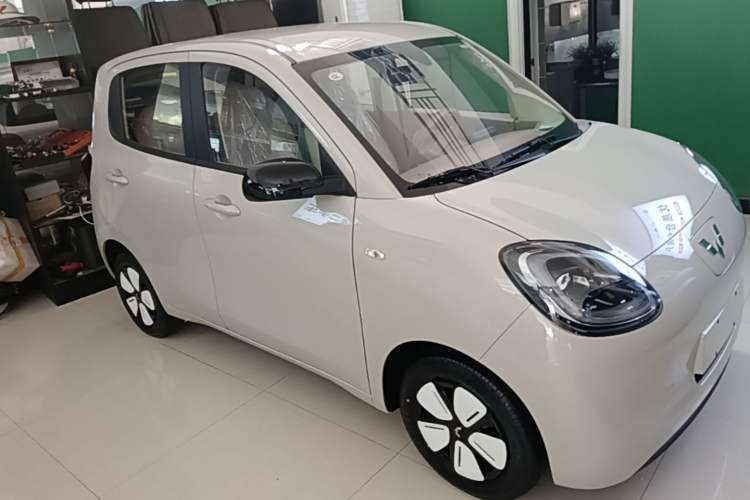 Used Wuling Hongguang MINIEV 2025 Four-Door Version Advanced Edition Front Right 45 Deg