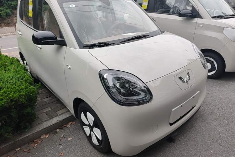 Used Wuling Hongguang MINIEV 2025 Four-Door Version Advanced Edition Front Right 45 Deg