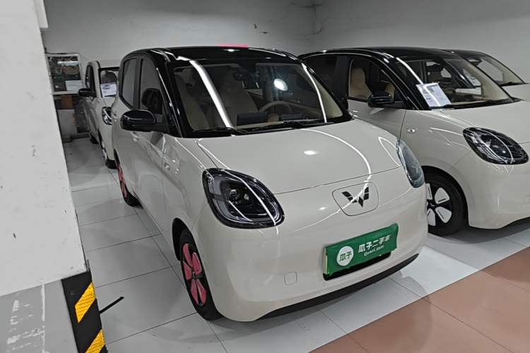 Used Wuling Hongguang MINIEV 2025 Four-Door Version Zhenxiang+ Edition Front Right 45 Deg