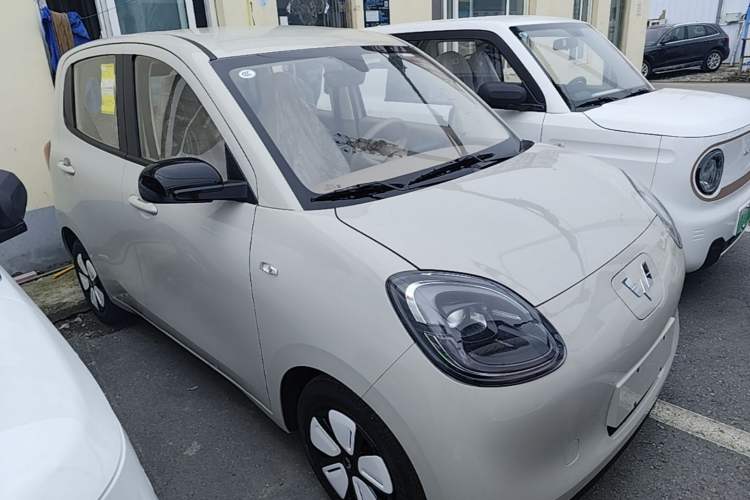 Used Wuling Hongguang MINIEV 2025 Four-Door Version Advanced Edition Front Right 45 Deg