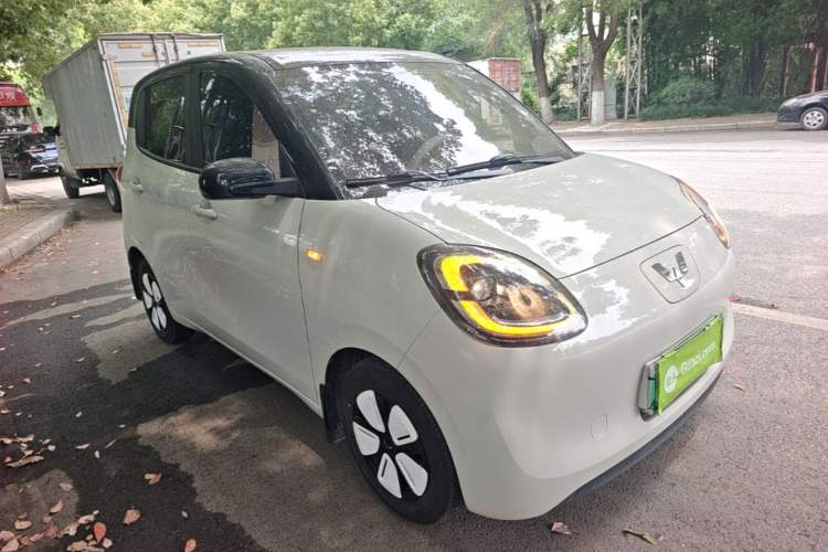 Used Wuling Hongguang MINIEV 2025 Four-Door Version Advanced Edition Front Right 45 Deg