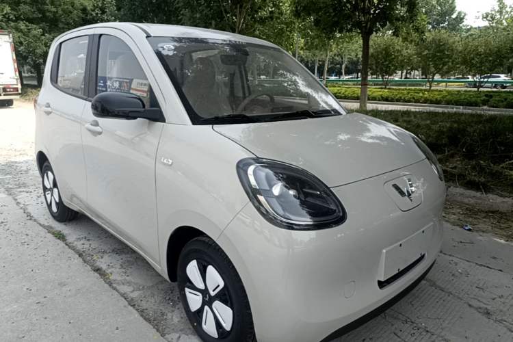 Used Wuling Hongguang MINIEV 2025 Four-Door Version Advanced Edition Front Right 45 Deg