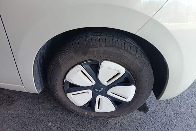 Used Wuling Hongguang MINIEV 2025 Four-Door Version Advanced Edition Front Right 45 Deg